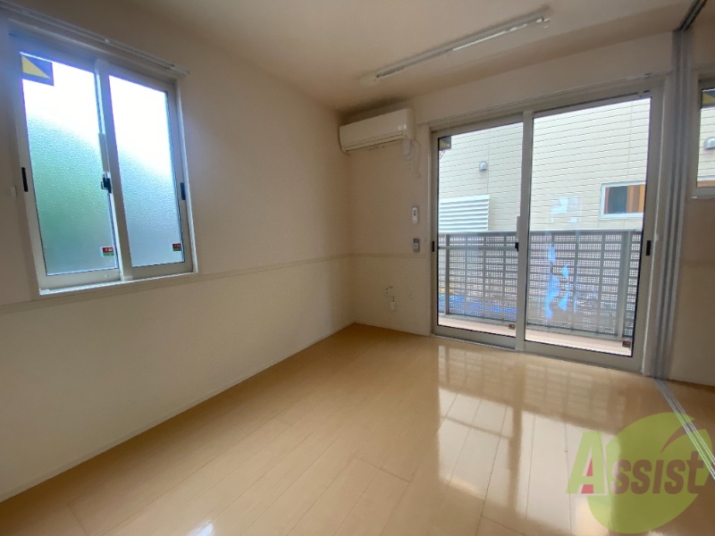 居室・リビング　陽の光が差し込む明るいお部屋は気持がいいですね。