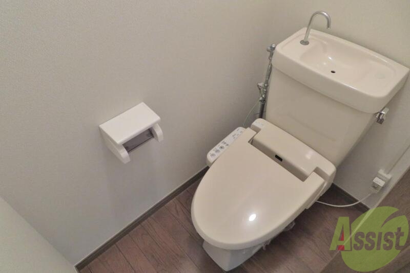 トイレ　トイレはシンプルかつキレイで使いやすそうですね。