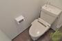 トイレ　トイレはシンプルかつキレイで使いやすそうですね。