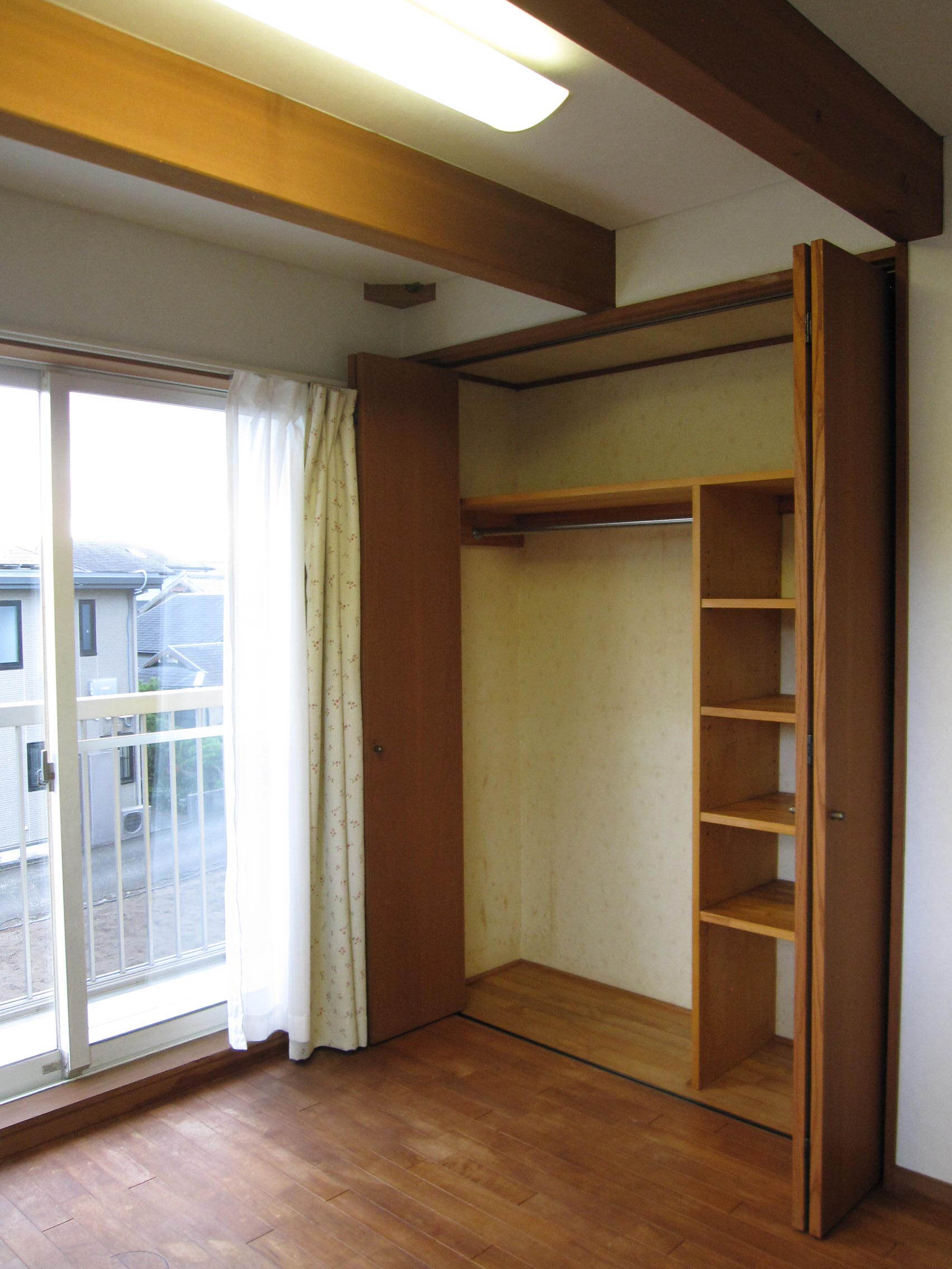 その他部屋・スペース　２階の洋室、約５.８帖のお部屋です（１）