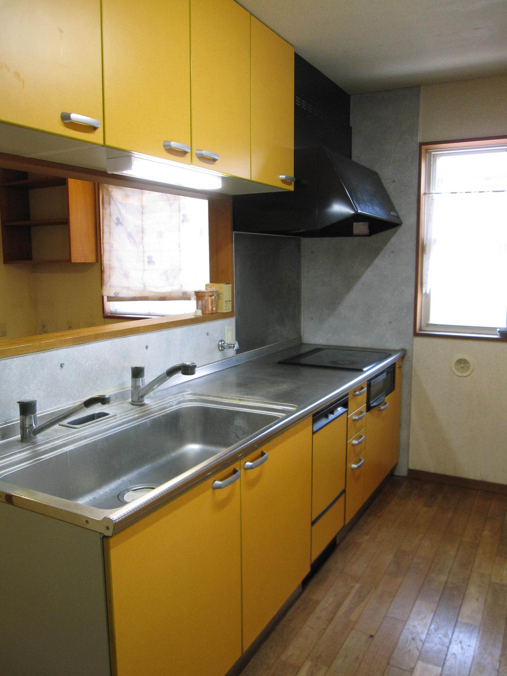 キッチン　IHクッキングヒーターを使用してます。