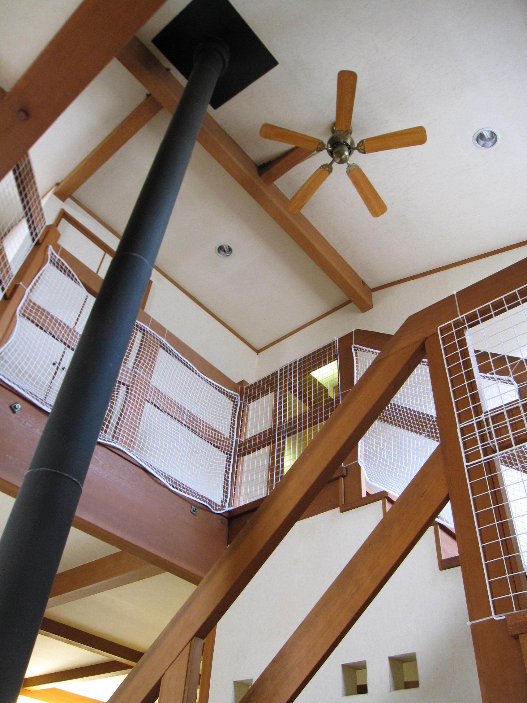 その他部屋・スペース　薪ストーブの上は「吹抜け」となっています。