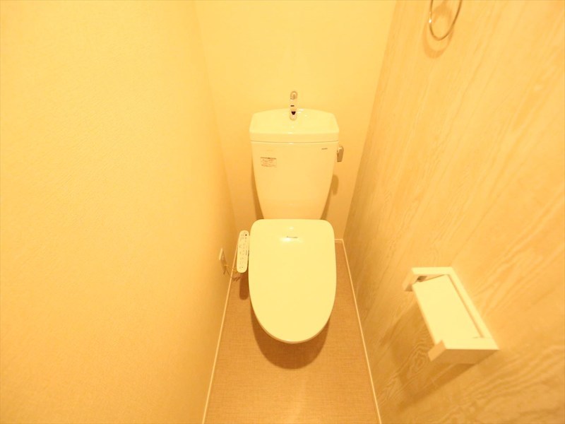 トイレ　温水洗浄暖房便座付トイレ　同仕様写真