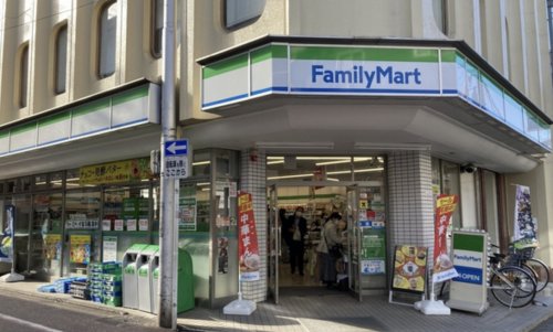 コンビニ　ファミリーマート 相模原東林間駅前店（コンビニ）まで629m