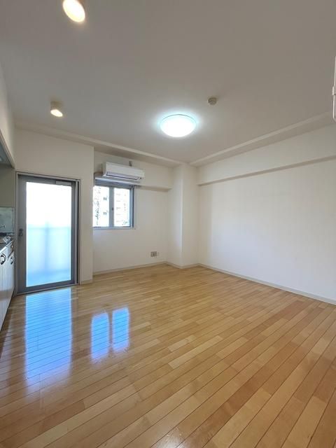 居室・リビング　※反転・中部屋タイプ