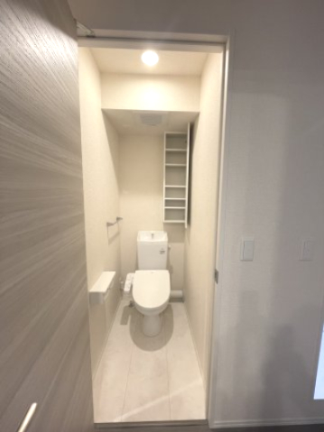 トイレ　ゆとりのあるエントランスです