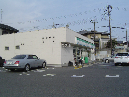 コンビニ　ファミリーマート 城陽久世店（コンビニ）まで680m