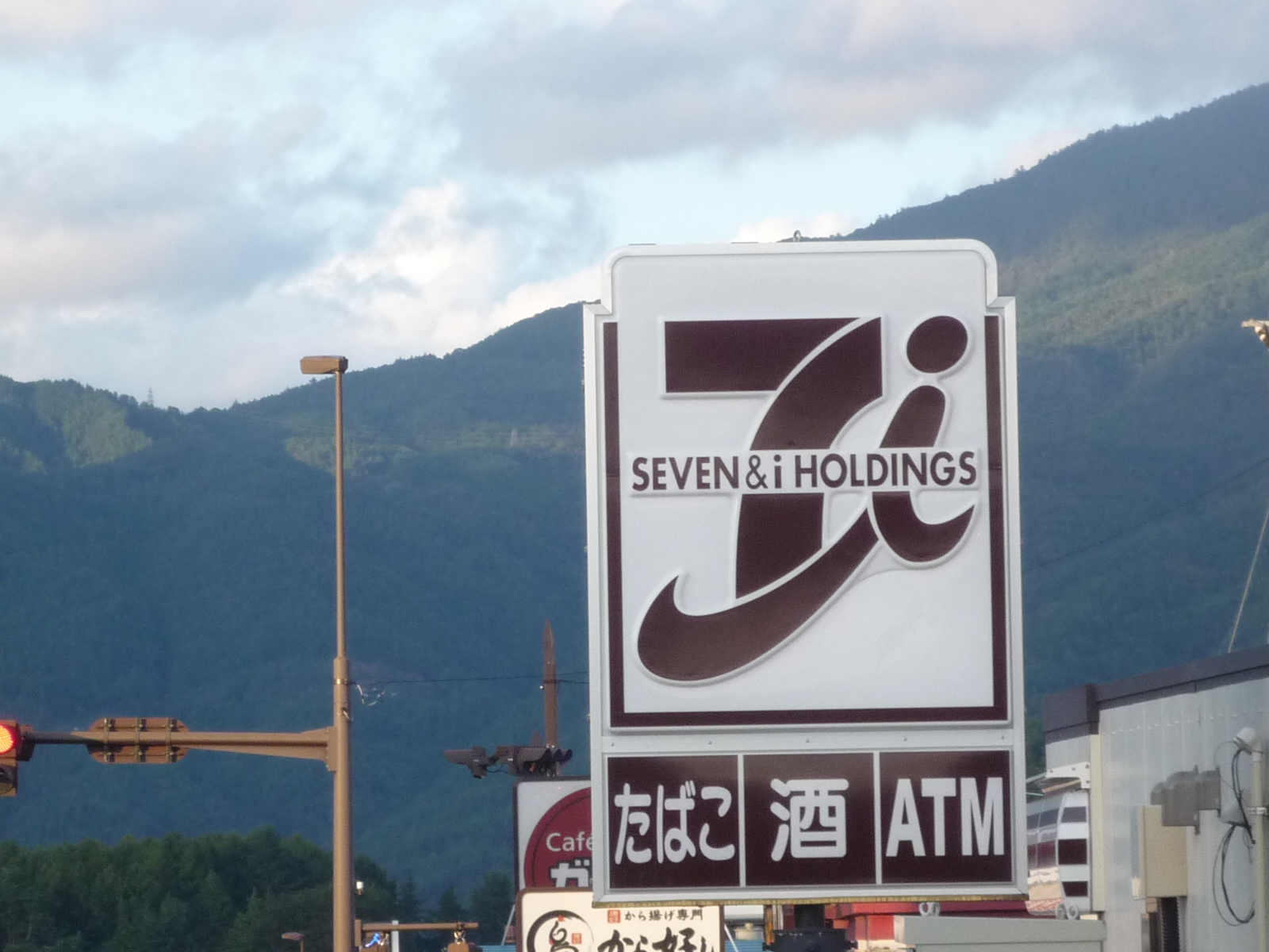 コンビニ　セブンイレブン河口湖駅東店（コンビニ）まで405m