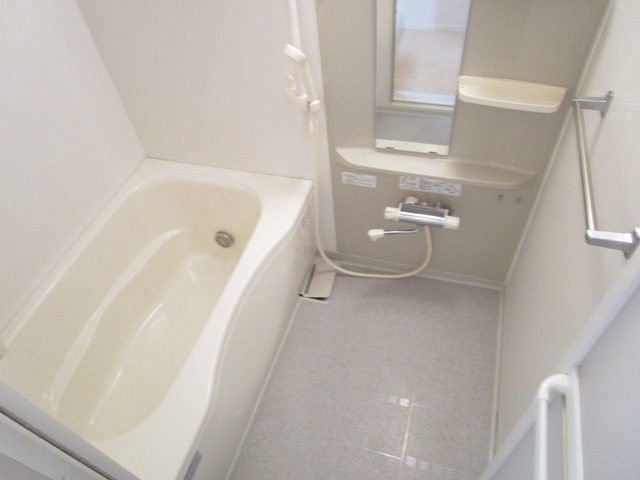 居室・リビング　ゆったり南西角部屋リビング13.5帖