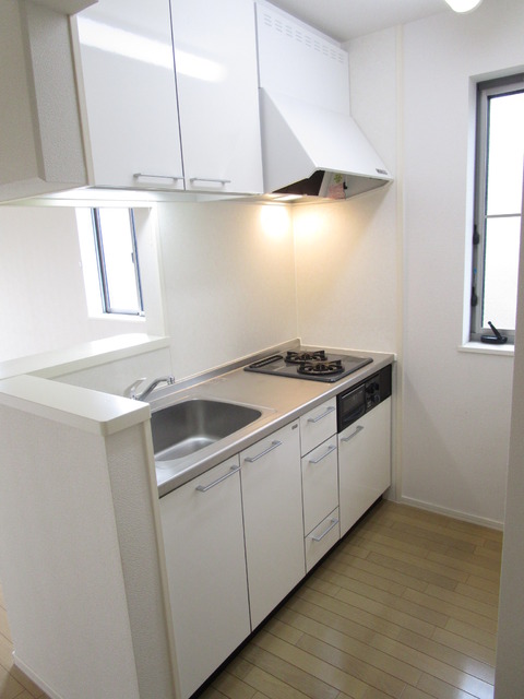 キッチン　窓があり通風・採光が取れるカウンターキッチン