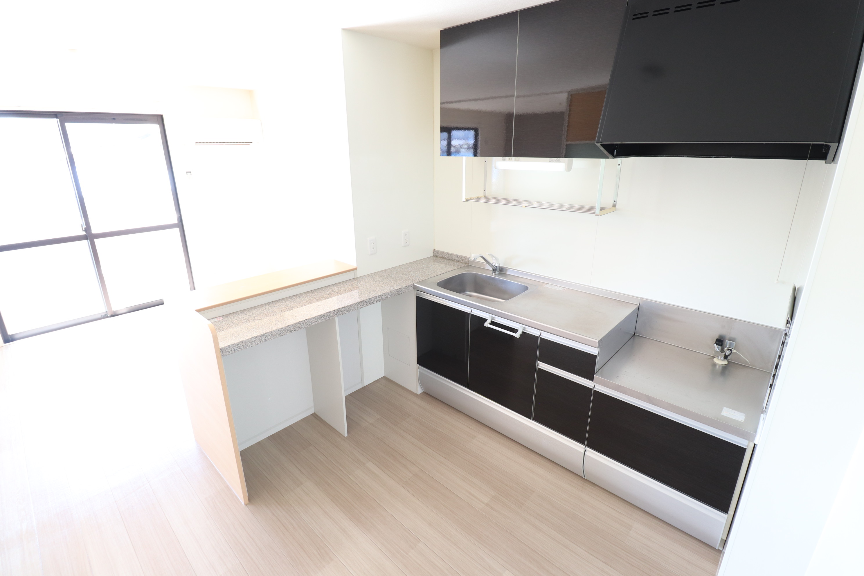 キッチン　カウンターもあって使いやすいオシャレなキッチン♪