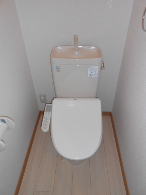 トイレ　温水洗浄便座完備