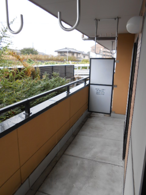 バルコニー　南面ルーフ・ワイドバルコニー（物干し設備有り）