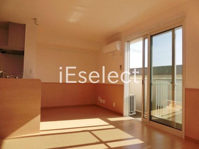 居室・リビング　開放感のあるリビングルーム。