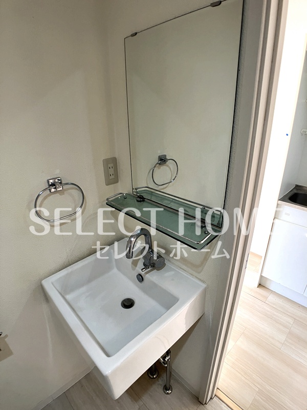 洗面設備　同型タイプ 独立洗面化粧台付き