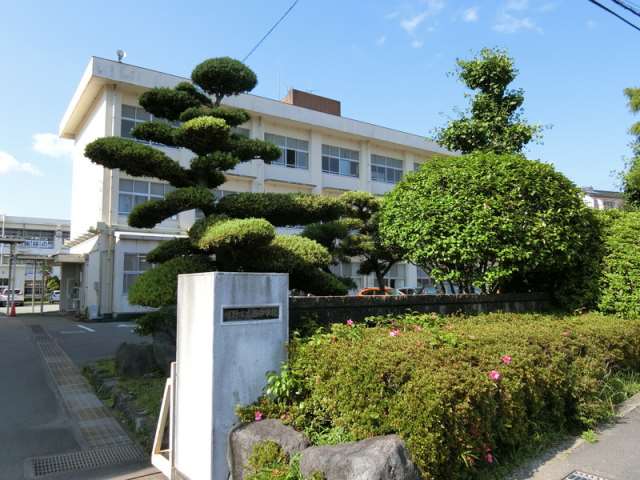 中学校　西中学校（中学校）まで587m