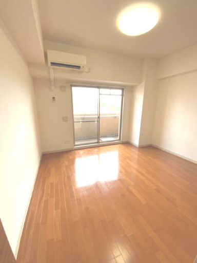 居室・リビング　光の差し込むリビングです