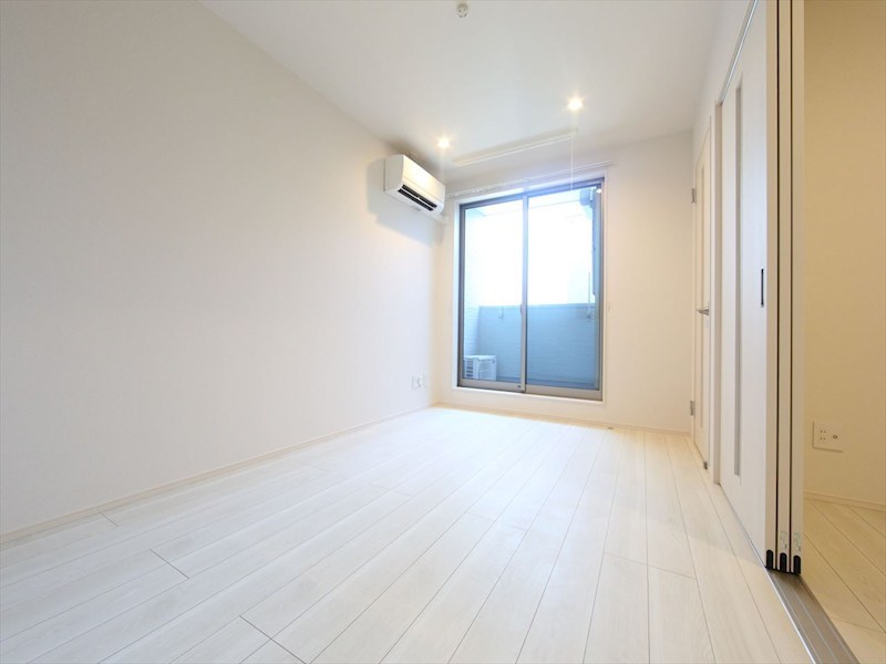 バルコニー　ＬＤＫ10.5帖　システムキッチン　エアコン完備　バルコニー