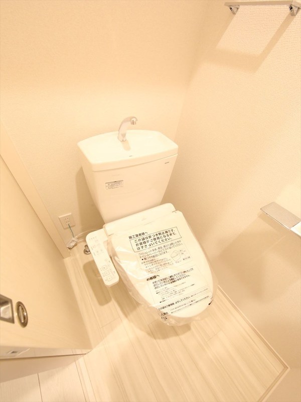 トイレ　温水洗浄暖房便座付トイレ