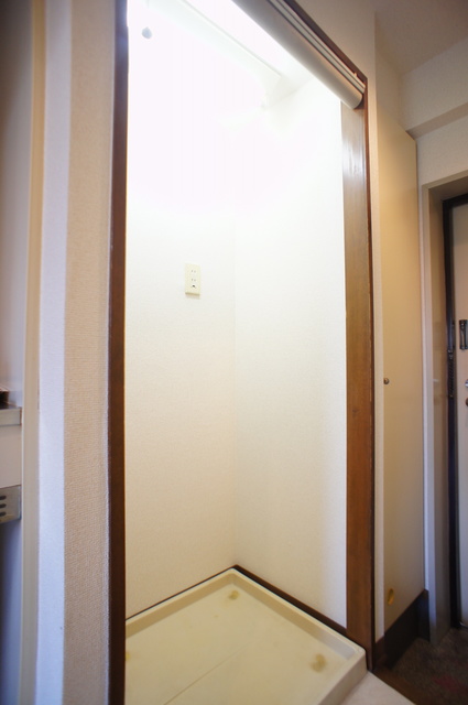 その他　水漏れの心配がない防水パン付きの洗濯機置き場です