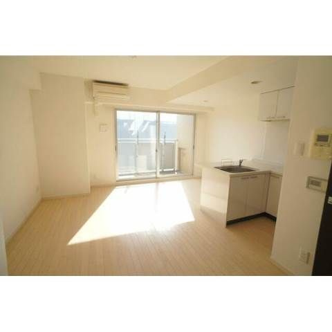 居室・リビング　※別部屋の参考写真です。