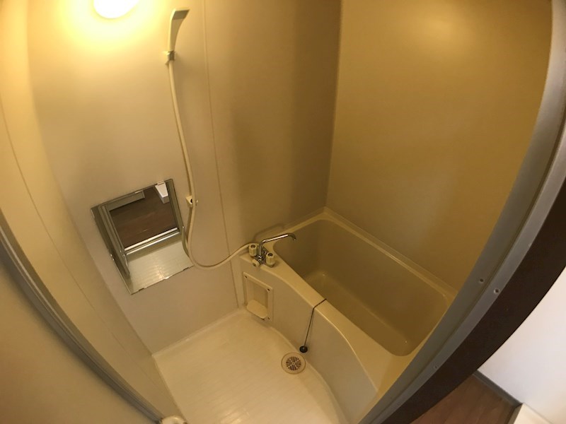 バス・シャワールーム　バス・トイレ別で浴室内のお掃除がしやすい