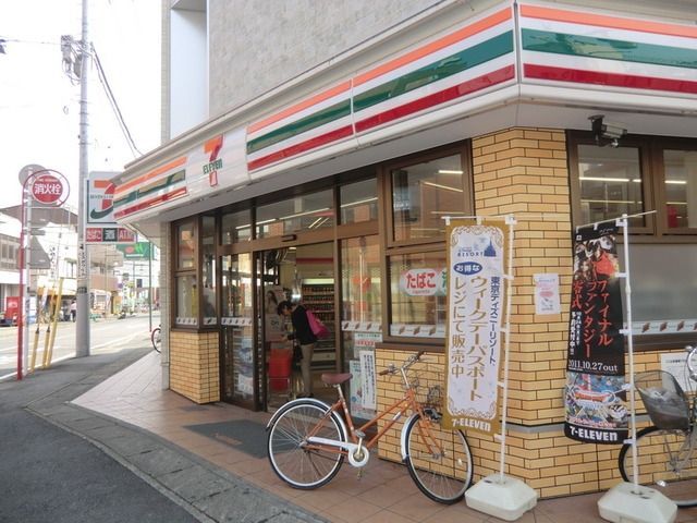 コンビニ　セブンイレブン松戸上本郷駅前店（コンビニ）まで90m
