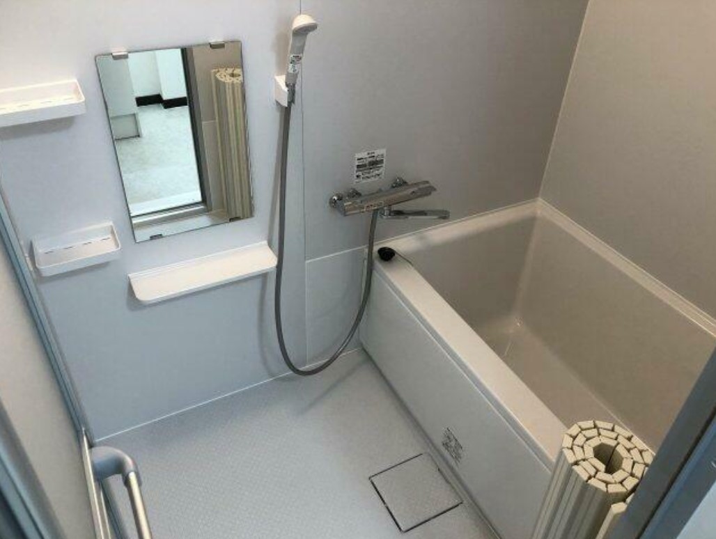 バス・シャワールーム　コンパクトで使いやすいお風呂です