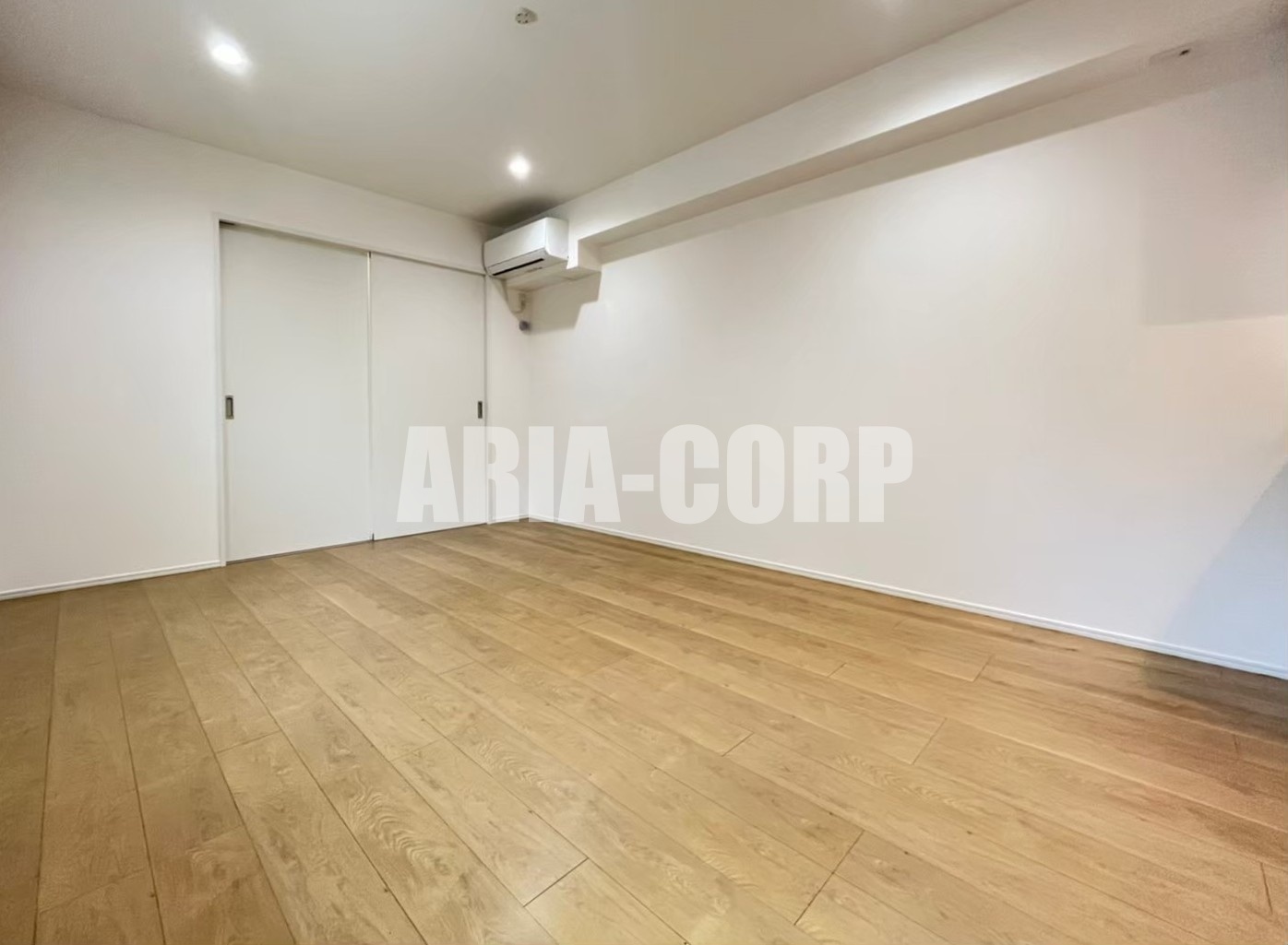 居室・リビング　統一感あるお洒落なお部屋！奥行きたっぷりの空間です♪