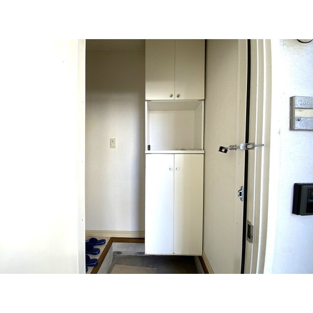 玄関　下駄箱あり