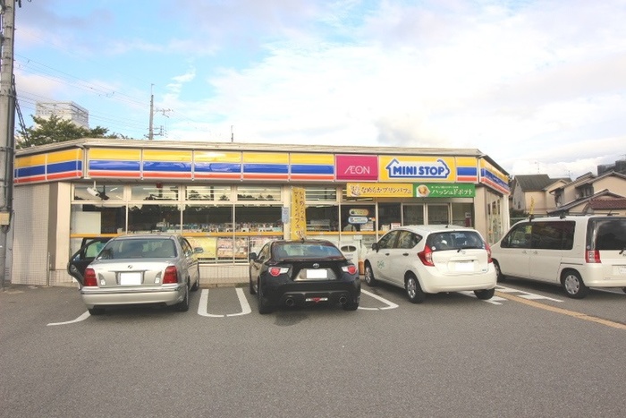 コンビニ　ミニストップ（コンビニ）まで550m