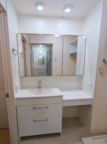 洗面設備　大型洗面化粧台