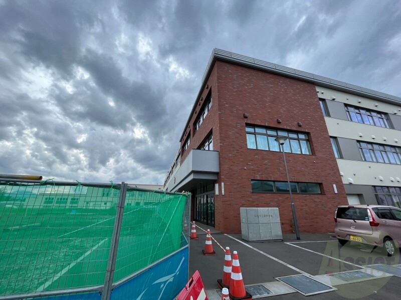 中学校　札幌市立栄中学校（中学校）まで1070m