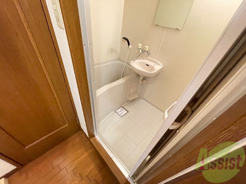 バス・シャワールーム　脚のばせます！