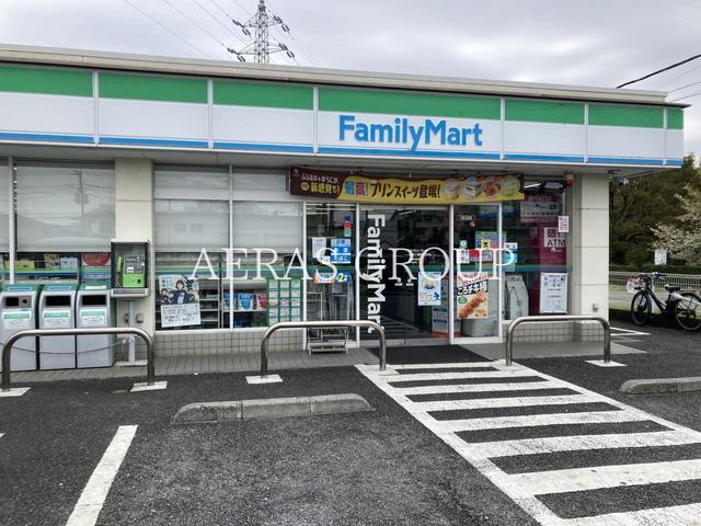 コンビニ　ファミリーマート 大宮三橋四丁目店（コンビニ）まで281m