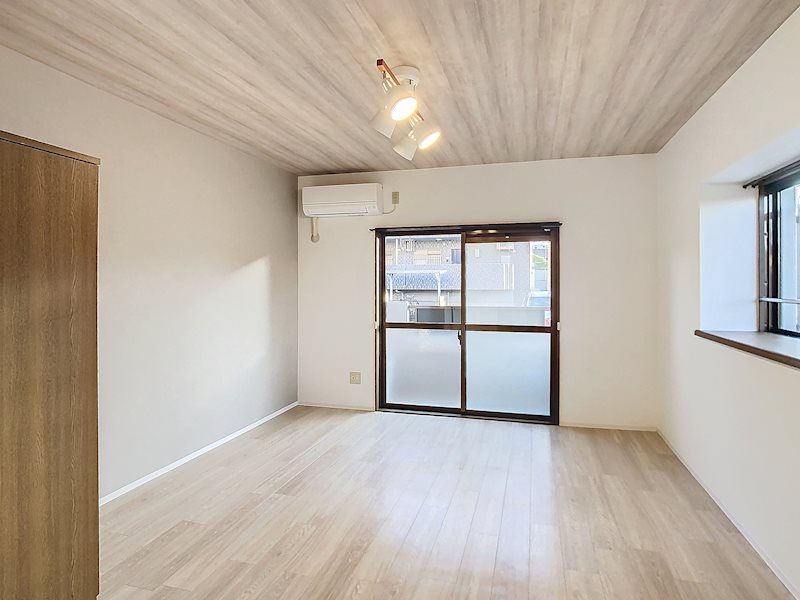 建物外観　かっこいい木目のアクセント天井♪