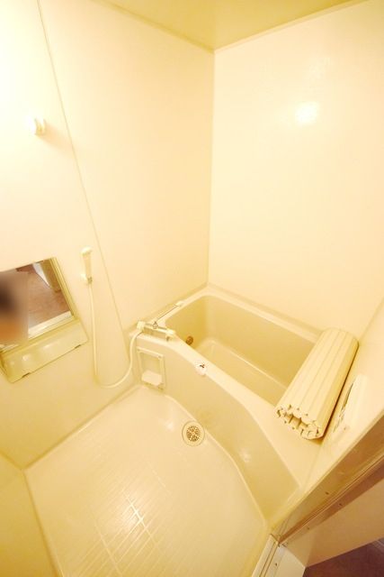 バス・シャワールーム　★追い焚き機能付きのお風呂です★