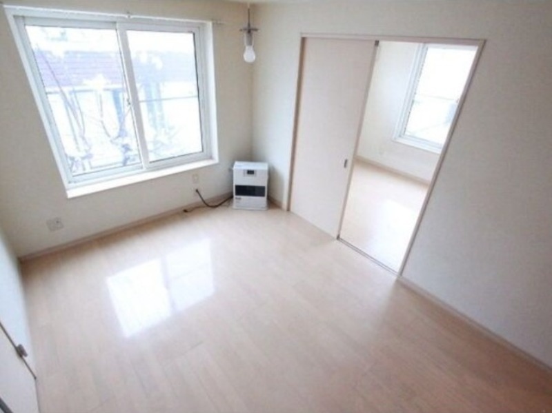 居室・リビング　退去予定につき反転タイプの画像です。