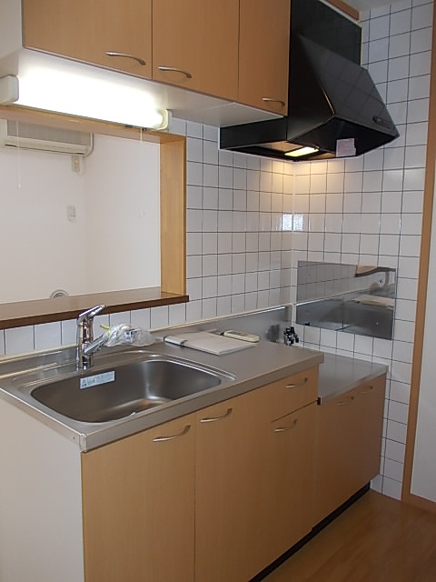 キッチン　明るい陽射しが差し込む、人気のカウンターキッチン