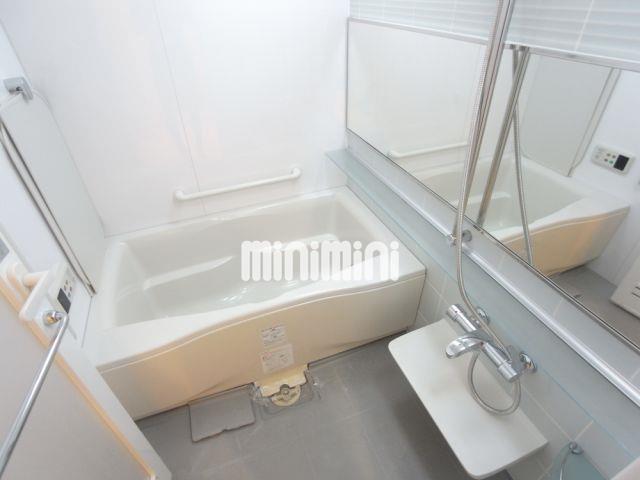 バス・シャワールーム　大きな鏡付、追焚き、浴室乾燥機付