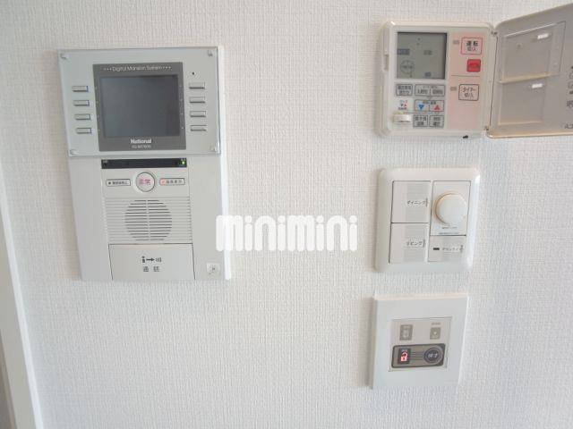 洗面設備　モニター付インターホンと床暖房付