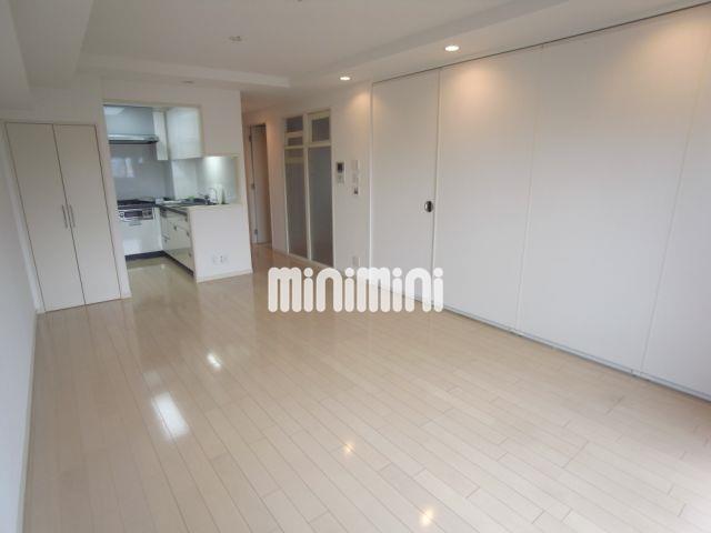 玄関　仕切りの壁移動可能