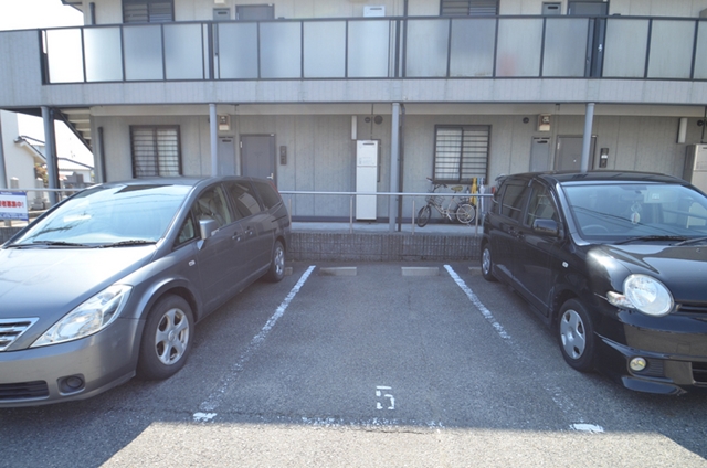 駐車場　駐車場