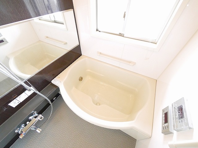 バス・シャワールーム　落ち着いた空間のお風呂です