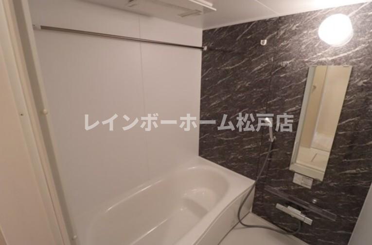 バス・シャワールーム　ゆったり過ごせるお風呂です