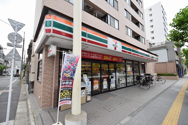 コンビニ　セブンイレブン向島店（コンビニ）まで186m