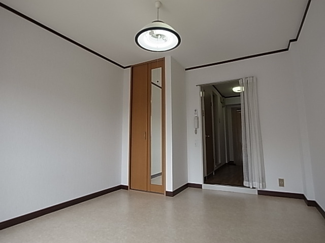 居室・リビング　奥行きのある居室空間