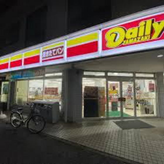 コンビニ　デイリーヤマザキ鶴見潮田店（コンビニ）まで132m