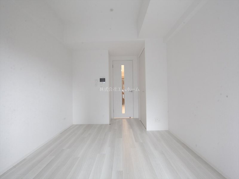 居室・リビング　洋室7.4帖　エアコン完備　バルコニーに面しています