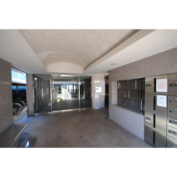 エントランス　駐車場内防犯カメラ